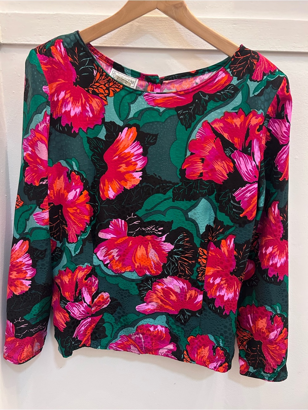 Vintage Evan Picone Green and Pink Floral Long-Sleeve Crewneck Top in SILK - Picture 3 of 8